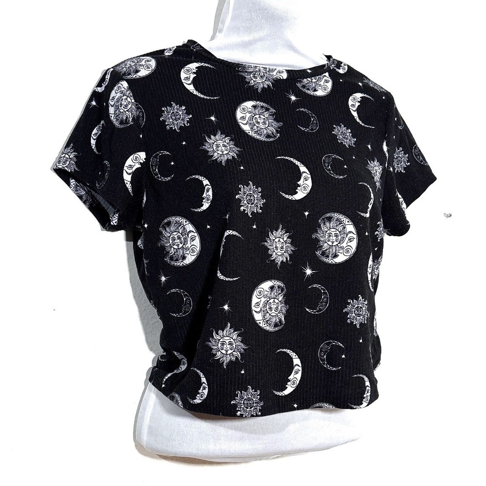 Baby‎ Tee Celestial Moon Sun Stars M Top Womens Whimsigoth Witchy Vampy Ethereal